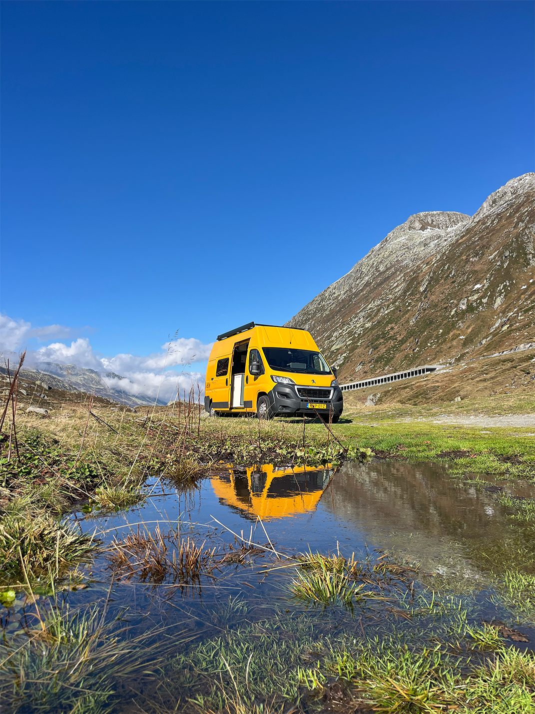 Off-grid roadtrip inspiratie met camper op de Gotthardpas