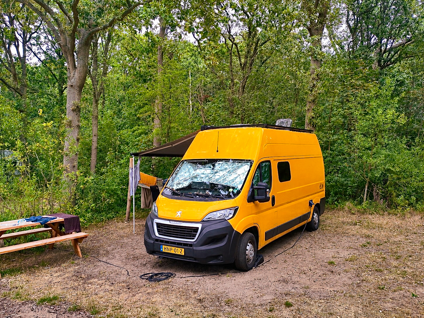 anje camperbus in het bos
